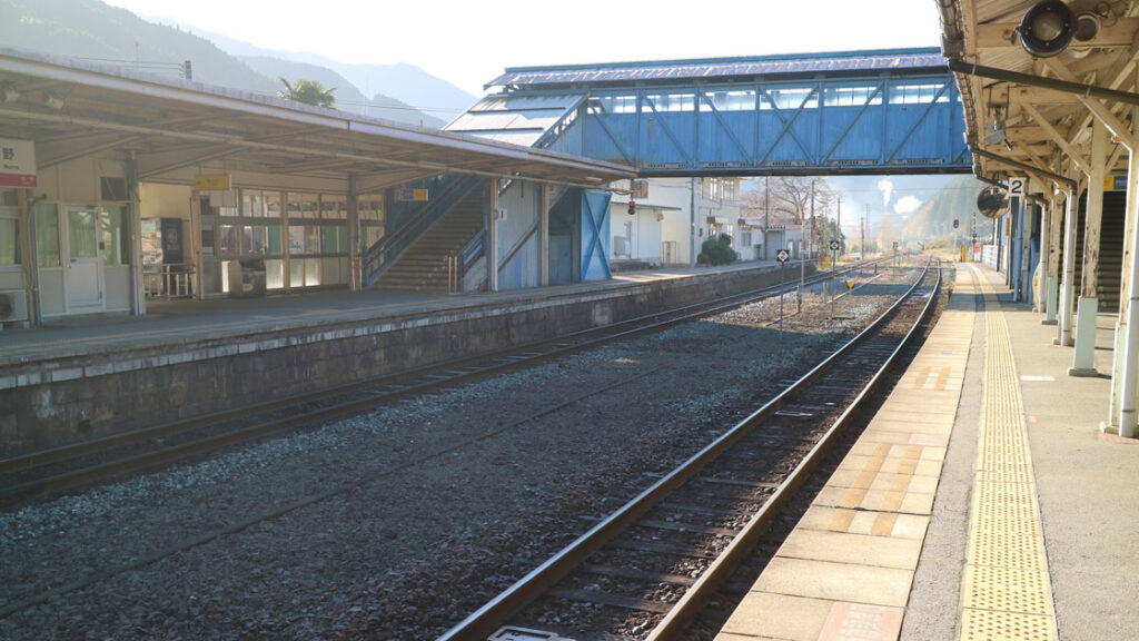 生野駅ホーム